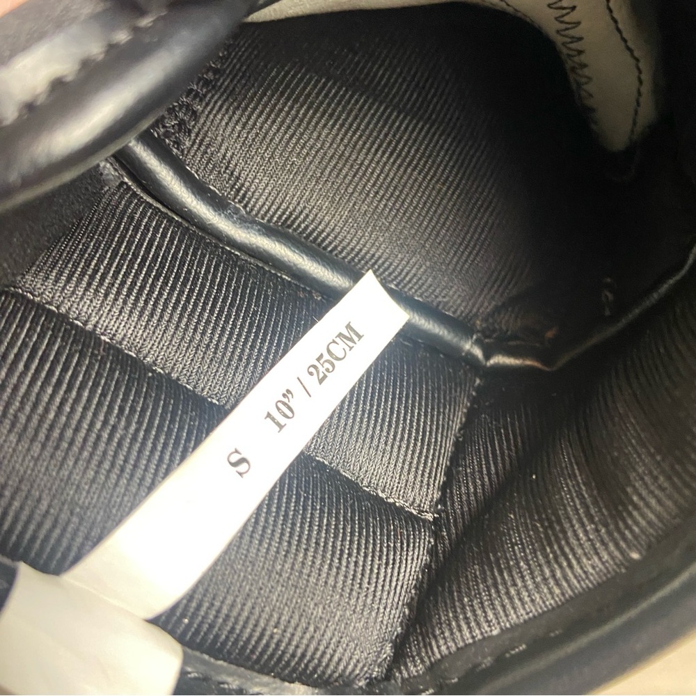 CCM‎ 452 Tacks, Black and White Hockey Glove, (1), Right Hand Glove, Small, 10” - Picture 7 of 9